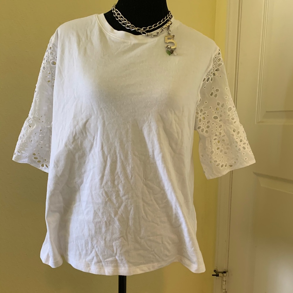 Banana Republic Wht cotton shirt w eyelet sleeves